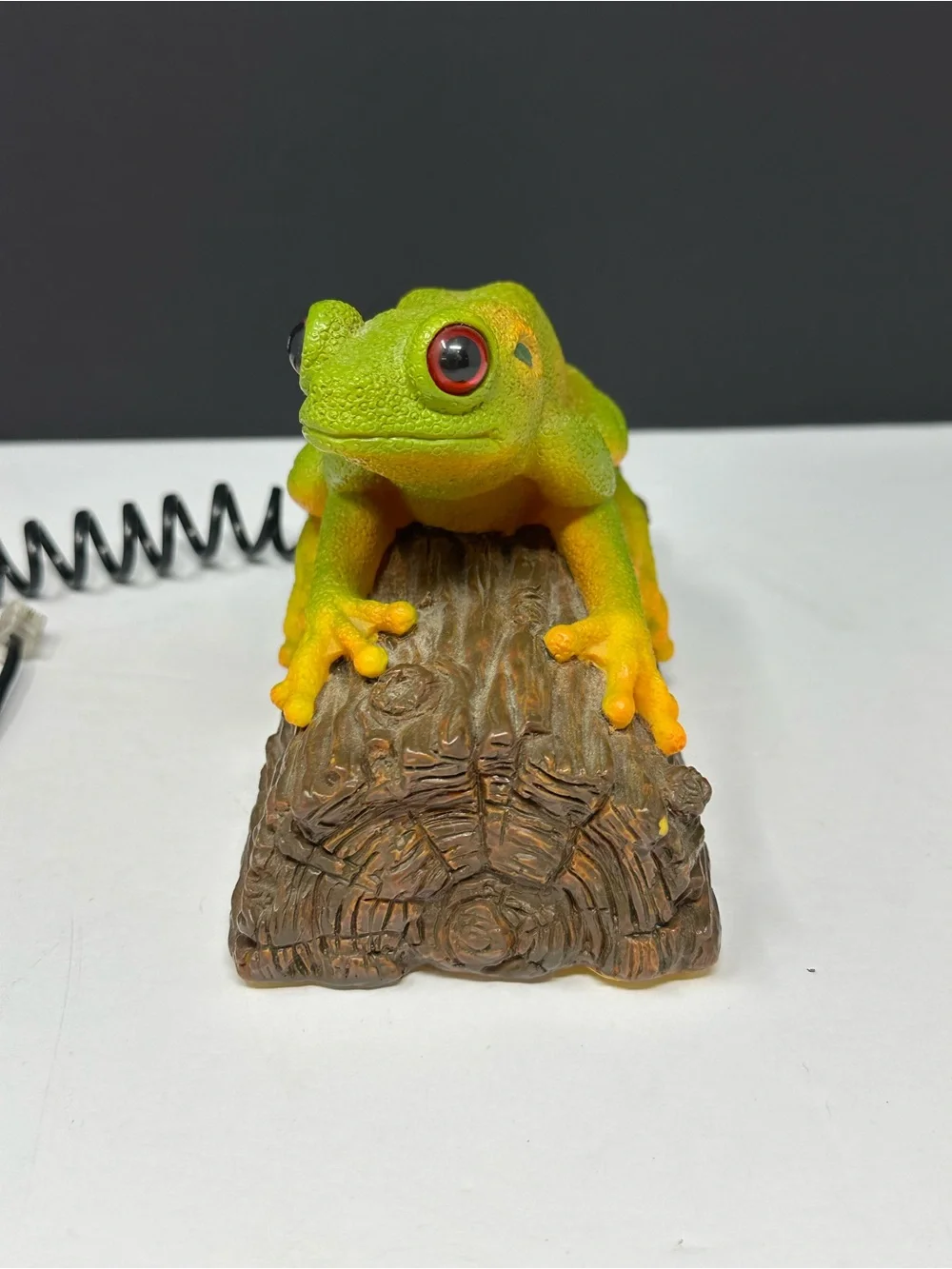 Vintage Telemania Rainforest Tree Frog Telephone Land Line Croaking Ringer T7